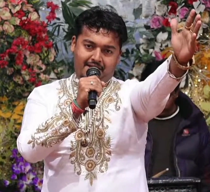 Sidhu Badshah singing sufi devotional songs on stage